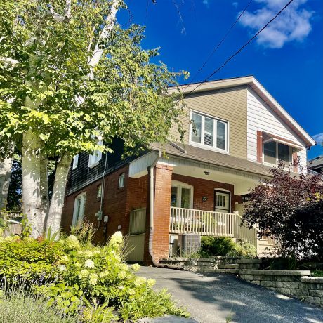 Beautiful 3 bedroom 2 bath home with parking for 3 cars in Toronto.