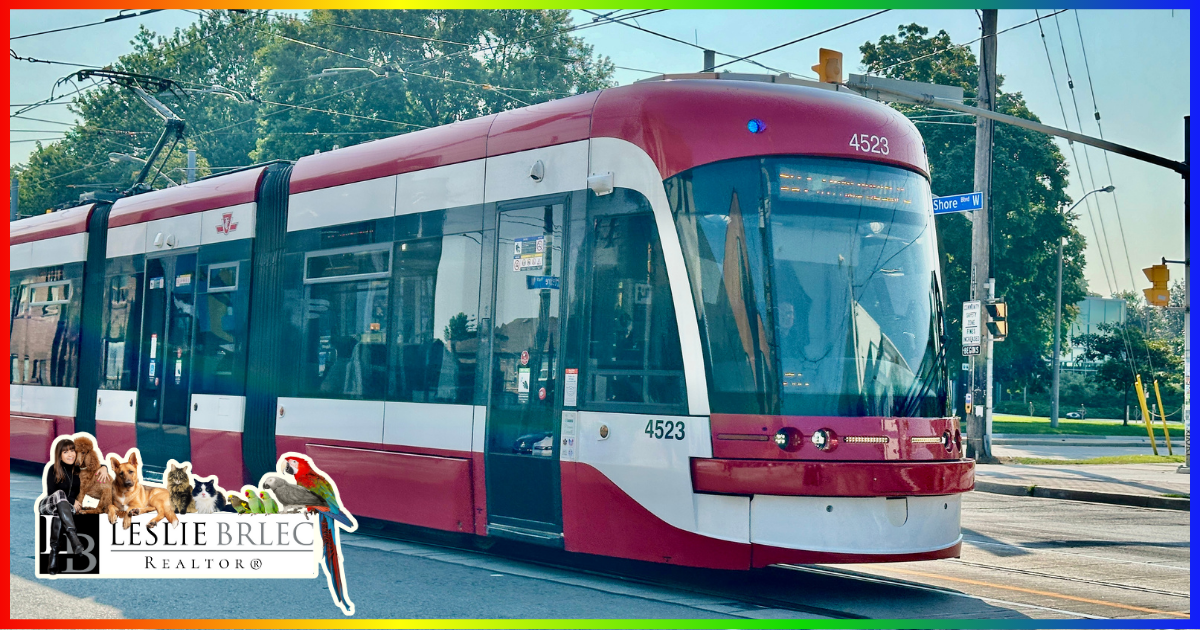 Streetcar on Lake Shore Blvd West in Etoicoke